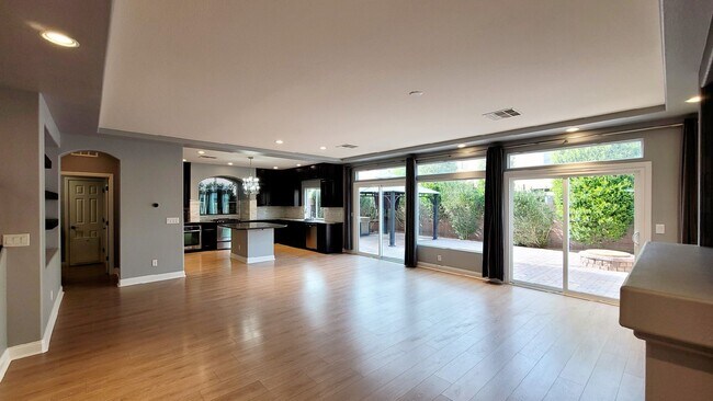 Foto del edificio - 5464 Tartan Hill Ave