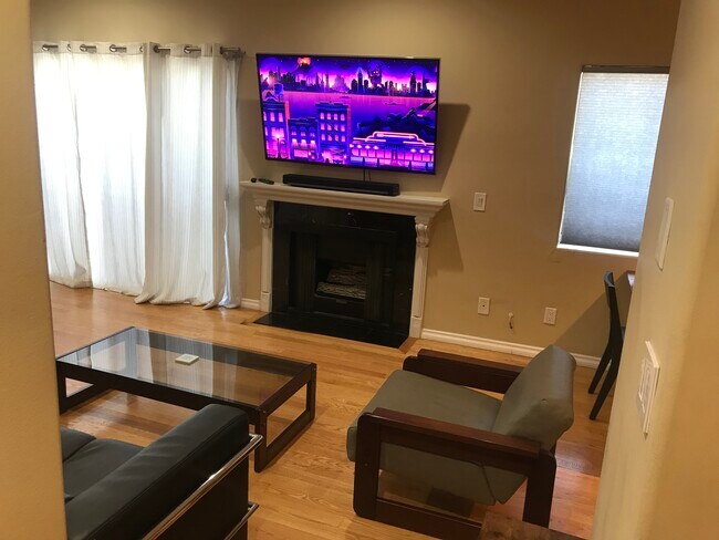 living room with large sliding glass windows - 1422 Hi Point St