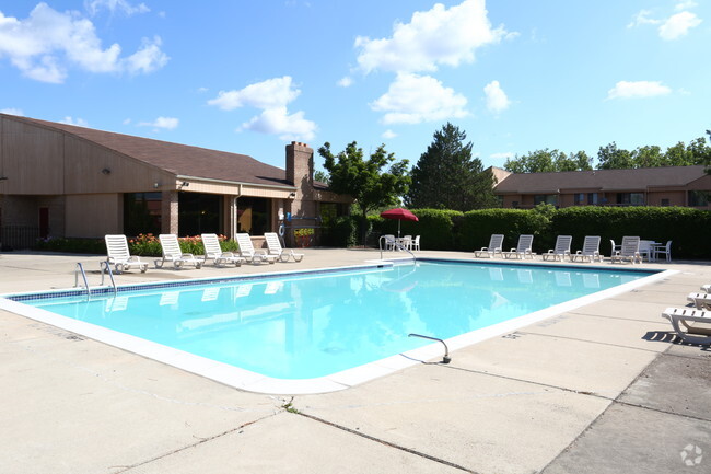 Swimming Pool - Franklin River Apartments