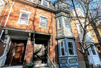 Building Photo - 44 Sheridan St