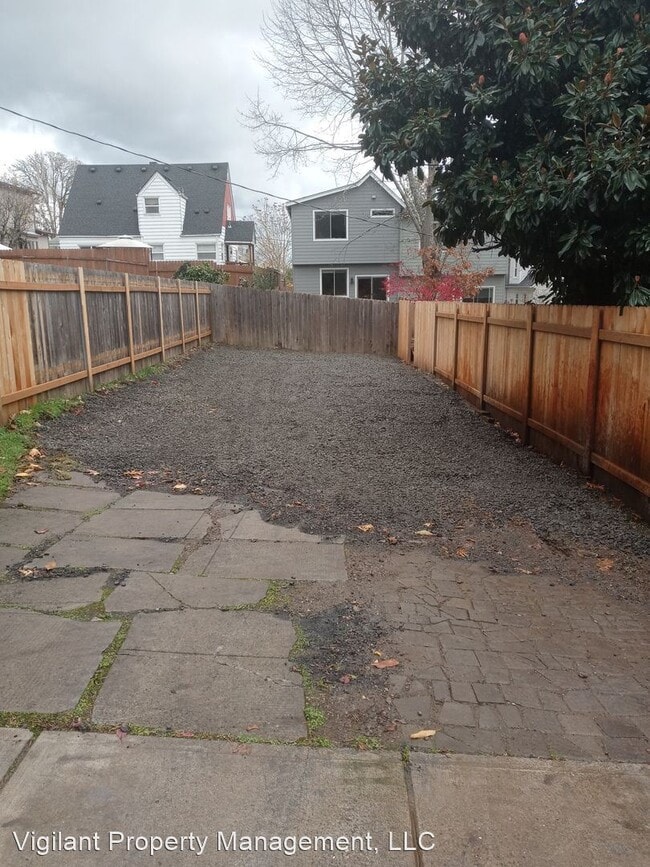 Building Photo - 3 br, 2 bath House - 325 NW 12th Ave