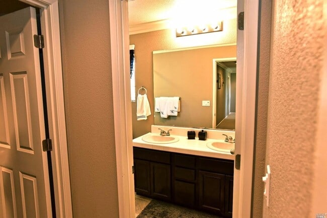 Building Photo - 1416 Couples Cir