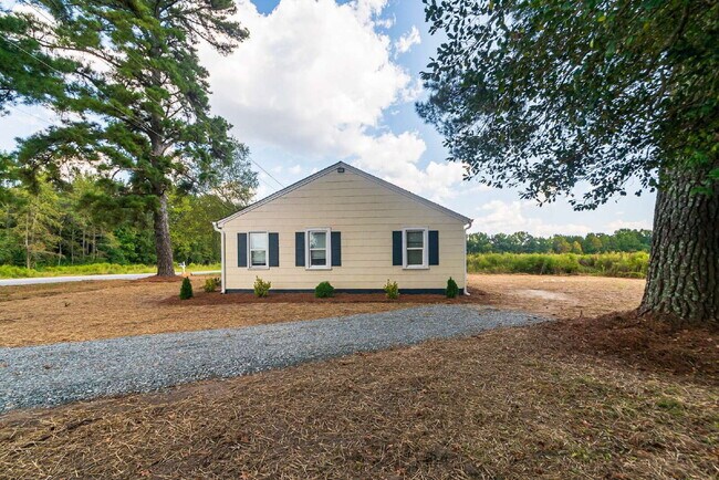 Foto del edificio - Charming 2-Bedroom Home in Smithfield!
