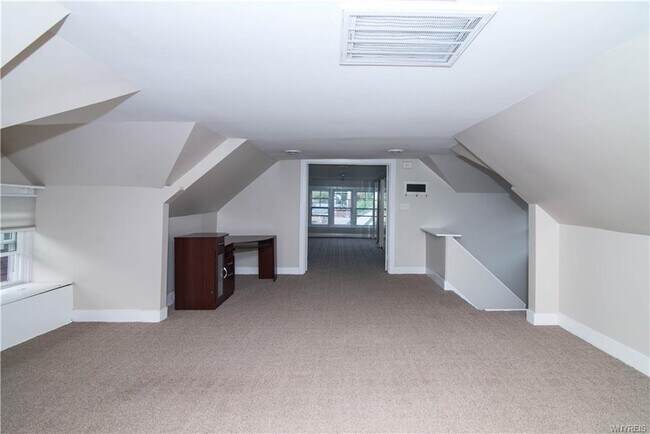 Foto del edificio - 825 Forest Ave