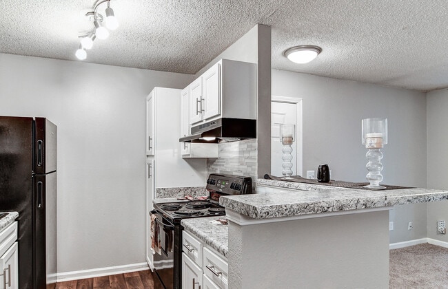 Photo - Gregory Lane Apartments