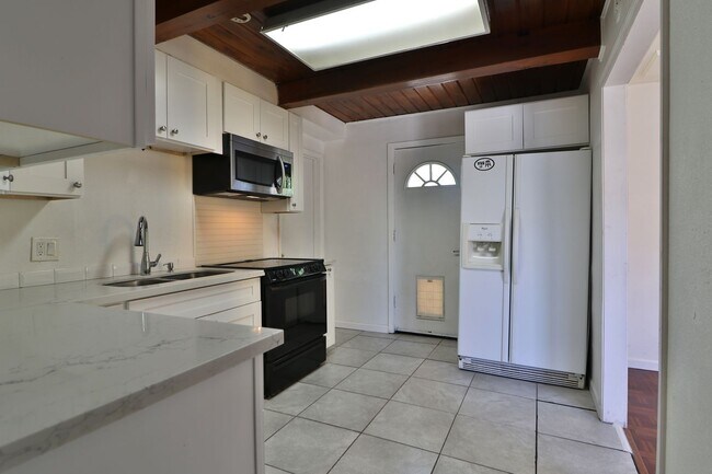 Foto del edificio - Roommate- Friendly 4 bedroom, 2 Bath Home Near UNR