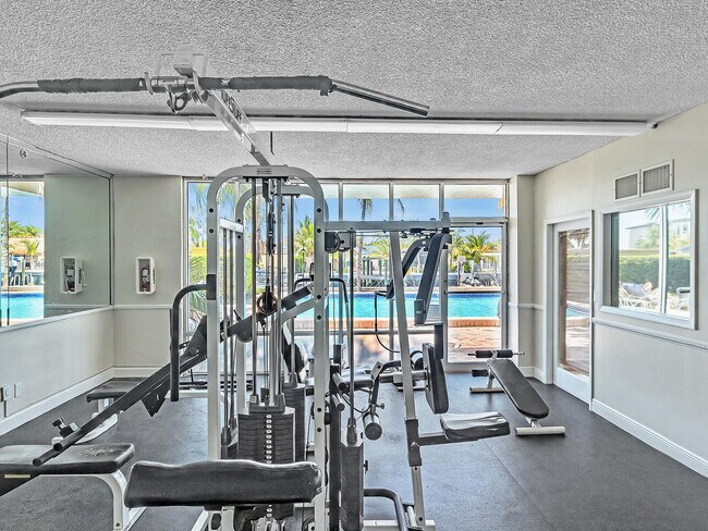 Foto del edificio - 2350 NE 135th St