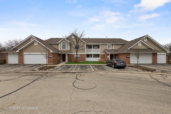 Building Photo - 1661 E Greenbriar Dr