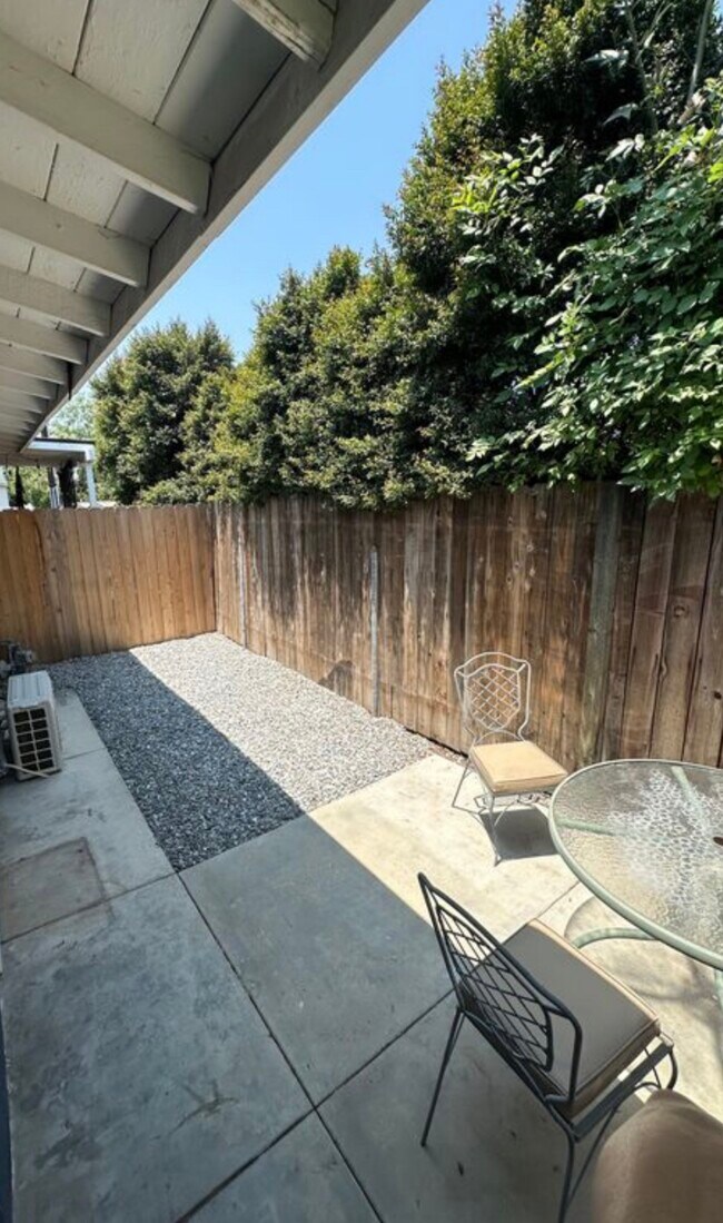 Foto del edificio - 615 Stiteswood Ave