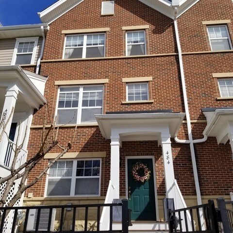 Building Photo - 484 W Wood St