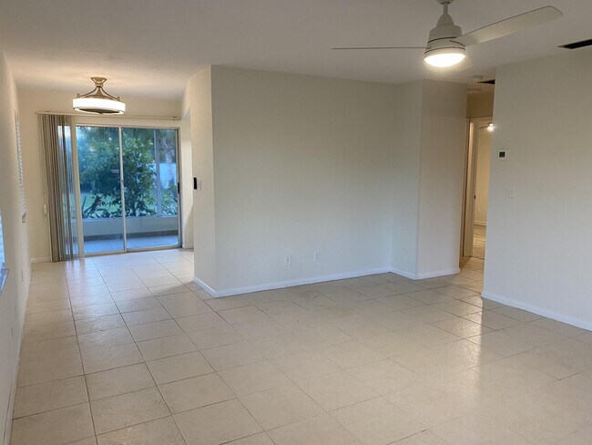 Foto del edificio - 668 98th Ave N