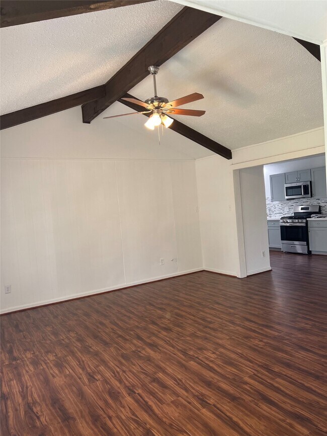 Foto del edificio - 1026 Fallbrook Dr