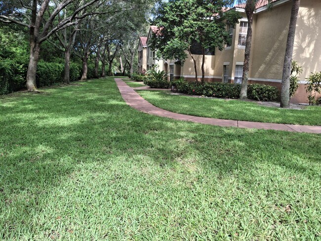 Foto del edificio - 10324 Fox Trail Rd S