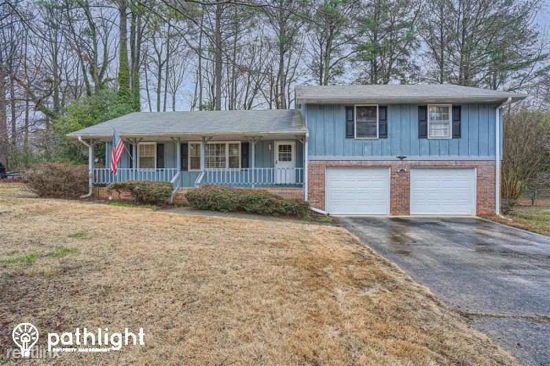 3 br, 2 bath House 2230 Spalding Dr UNIT House Rental in Marietta
