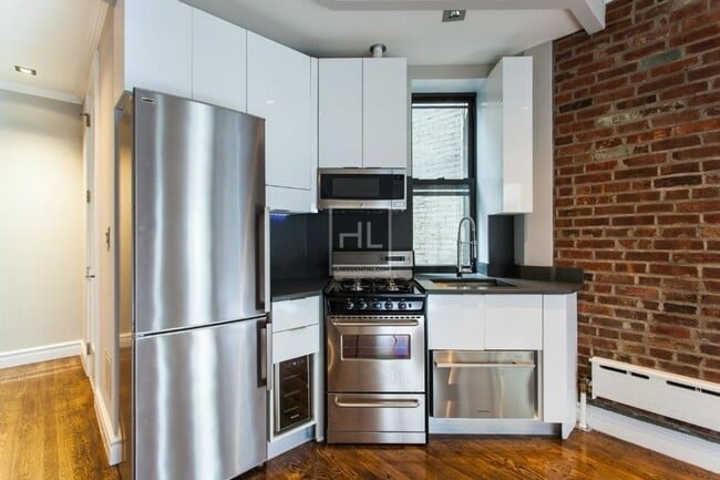 Building Photo - Mott Street