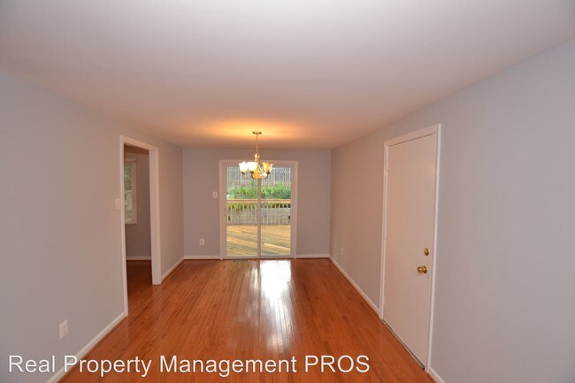 Building Photo - 1548 Hiddenbrook Dr