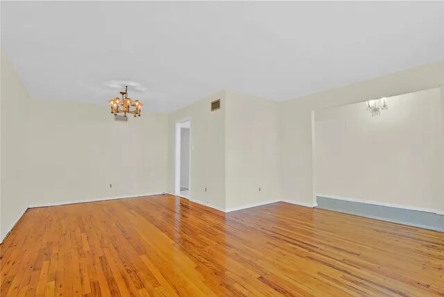 Foto del edificio - 17532 Devonshire Rd