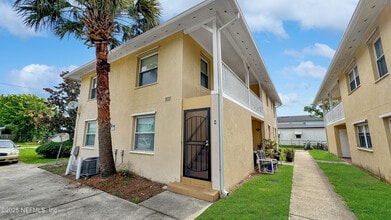 Building Photo - 207 7th St S