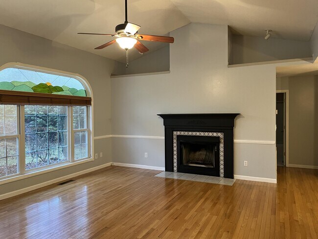 Building Photo - 35 Briar Ln