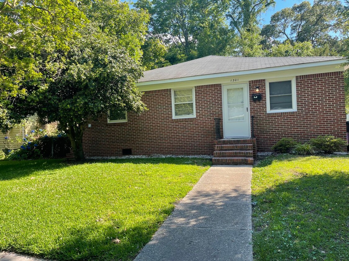 Primary Photo - Two Bedroom Located by The Beach