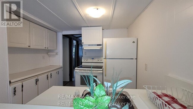 Building Photo - 35 47th St N