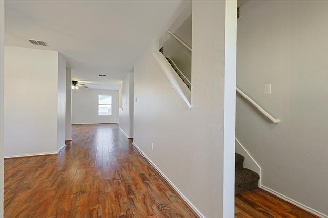 Foto del edificio - 8320 Seven Oaks Ln