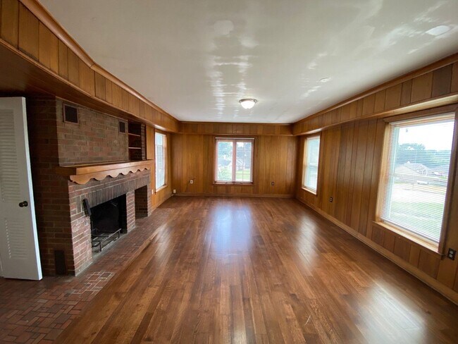 Foto del edificio - 4320 Bishop Hills Dr