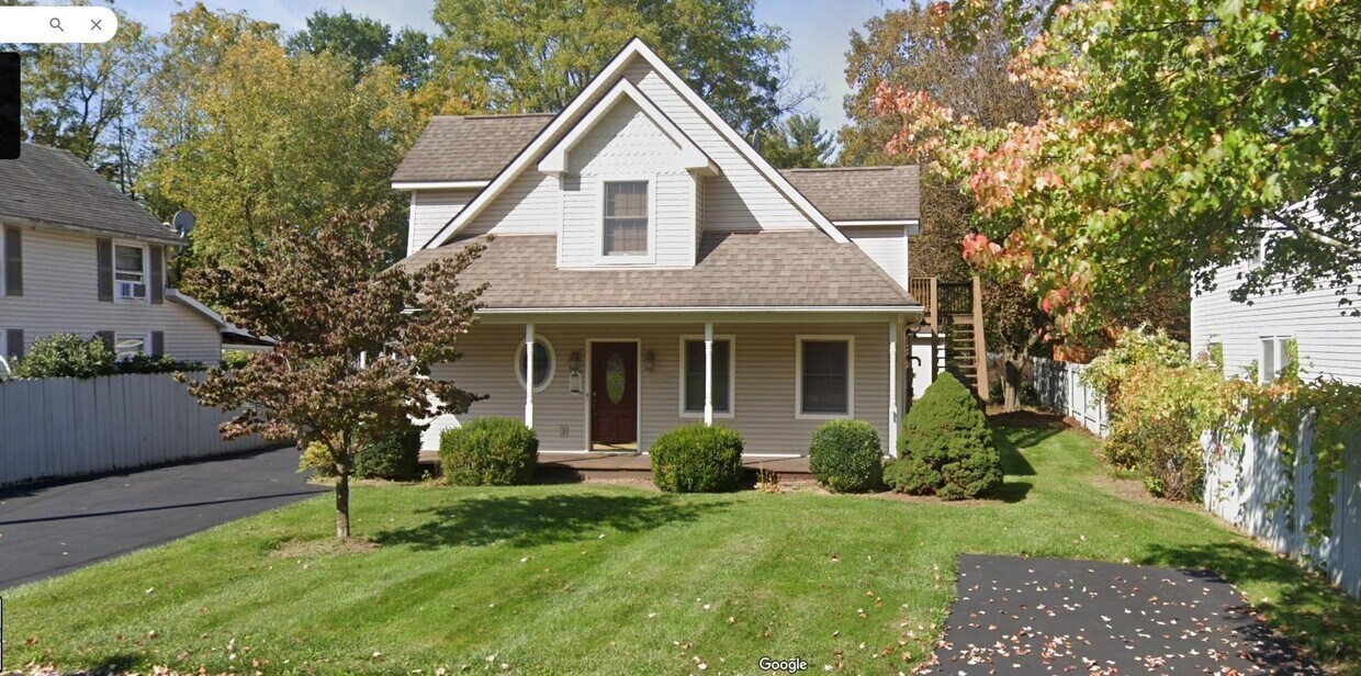 Primary Photo - 66 Railroad Ave
