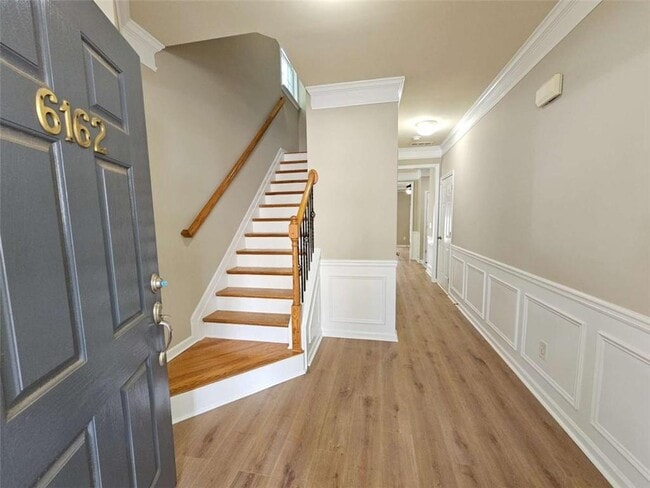 Building Photo - 6162 Deluna Way