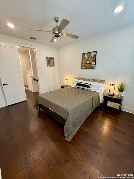 Building Photo - 808 E Carson St