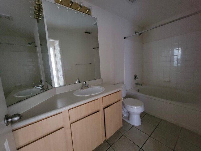 Building Photo - 2045 Erving Cir