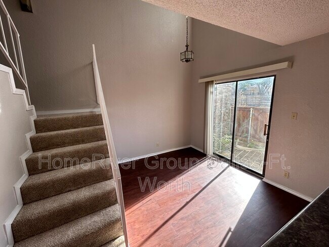 Foto del edificio - 4748 Old Bent Tree Ln