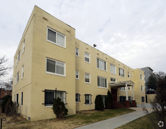 Building Photo - Chesapeake Street