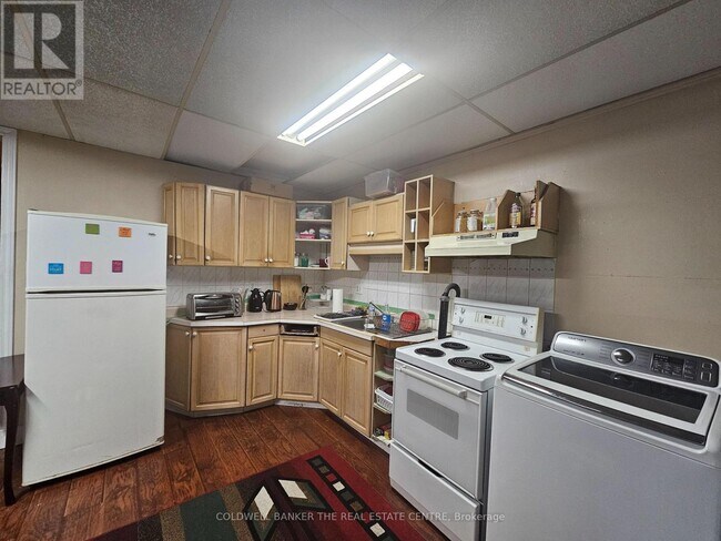 Building Photo - 2867 Kingston Rd
