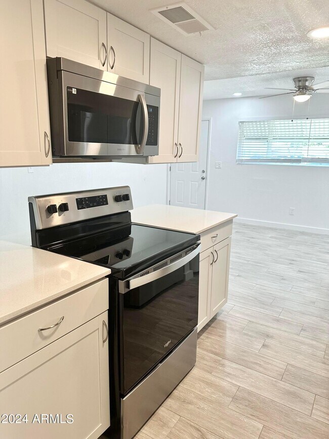 Foto del edificio - 16821 N 26th St