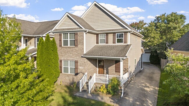 Building Photo - 2212 Pokeberry Park