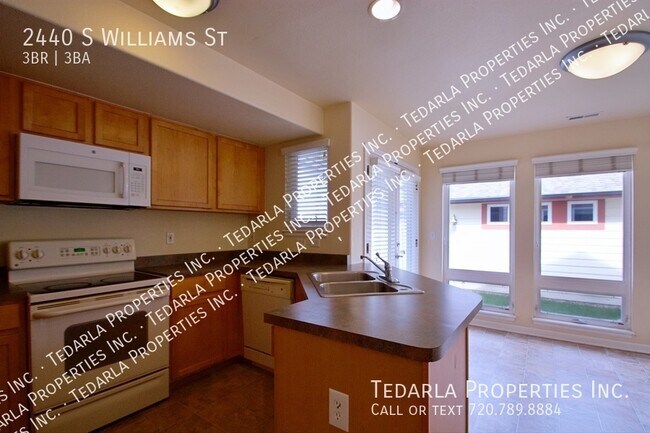 Foto del edificio - 2440 S Williams St