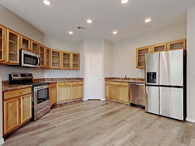 Building Photo - 2845 W Goldmine Mountain Dr