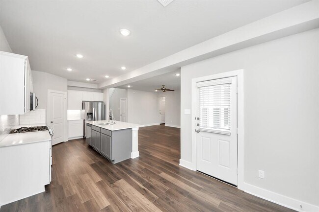 Building Photo - 10611 Crescent Peak Dr