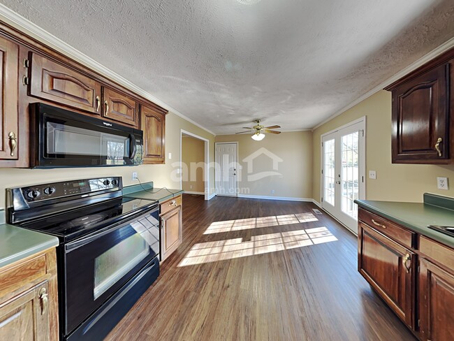Building Photo - 204 Jonathan Way