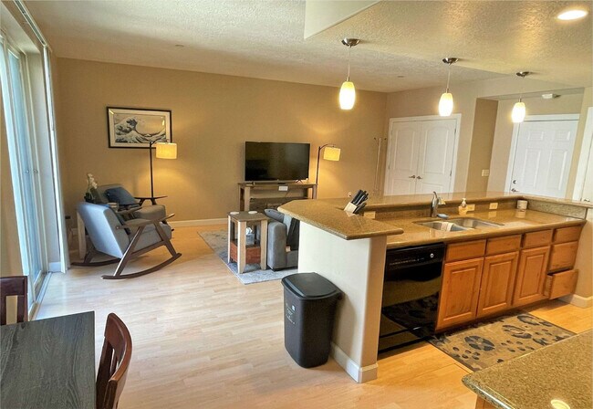 Building Photo - 606 W S Temple St