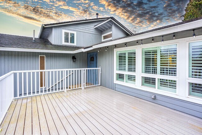 Front Deck - 4087 NE 4th St