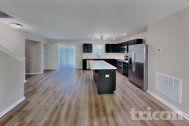 Building Photo - 1845 Belle Arbor Dr