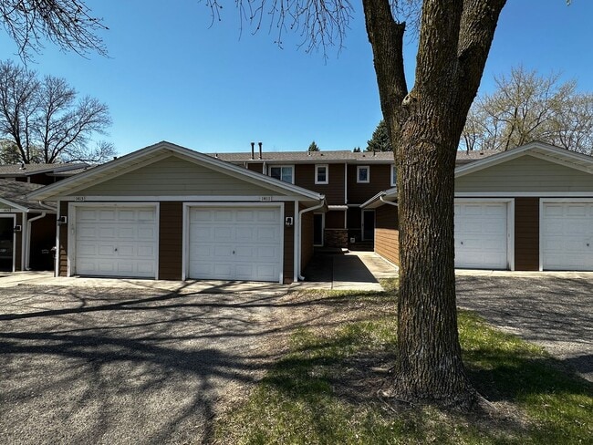 Foto del edificio - 2 bed 2 Bath 2 Story Townhome