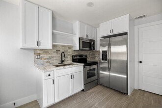 Building Photo - 3229 Holman St