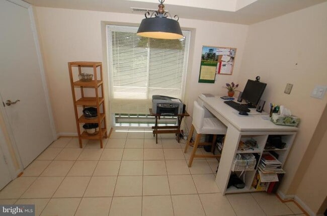 Building Photo - 10223 Valentino Dr