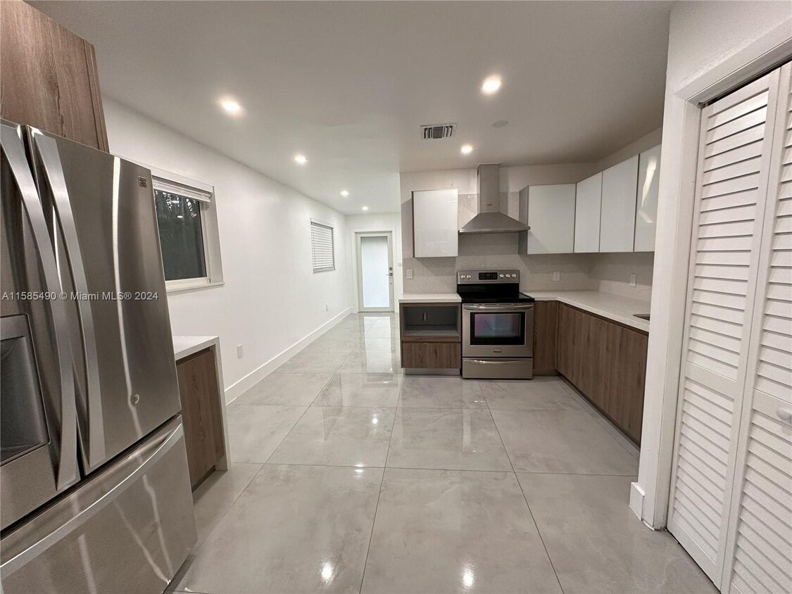 Primary Photo - 2785 SW 33rd Ave