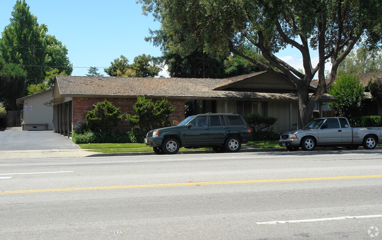 Building Photo - 3220-3228 Homestead Rd