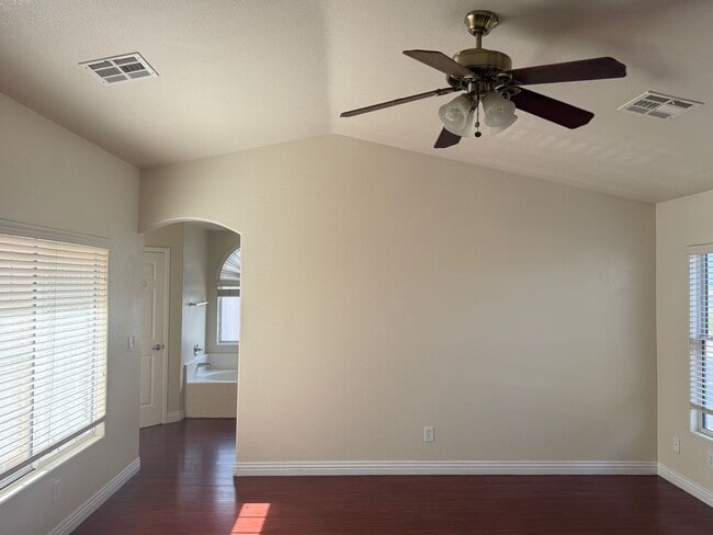 Building Photo - Single Family Home