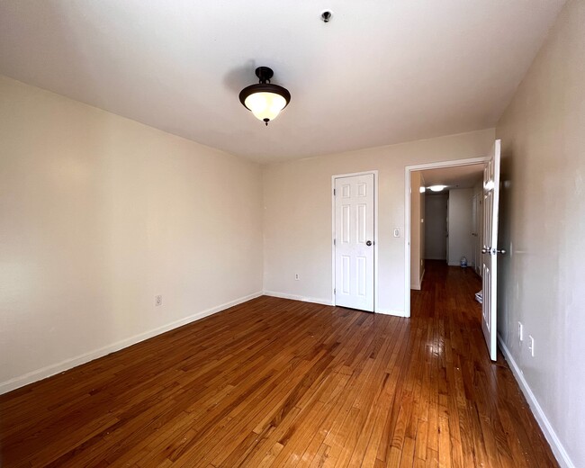 Building Photo - 2881 Valentine Ave